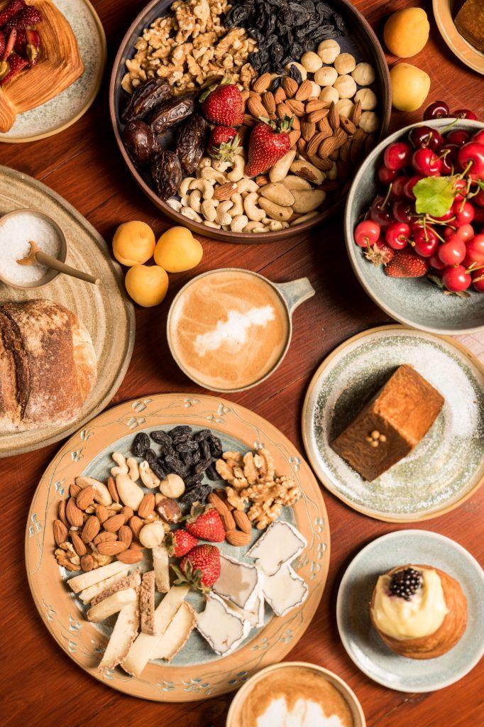 כלים בעבודת יד למסעדות